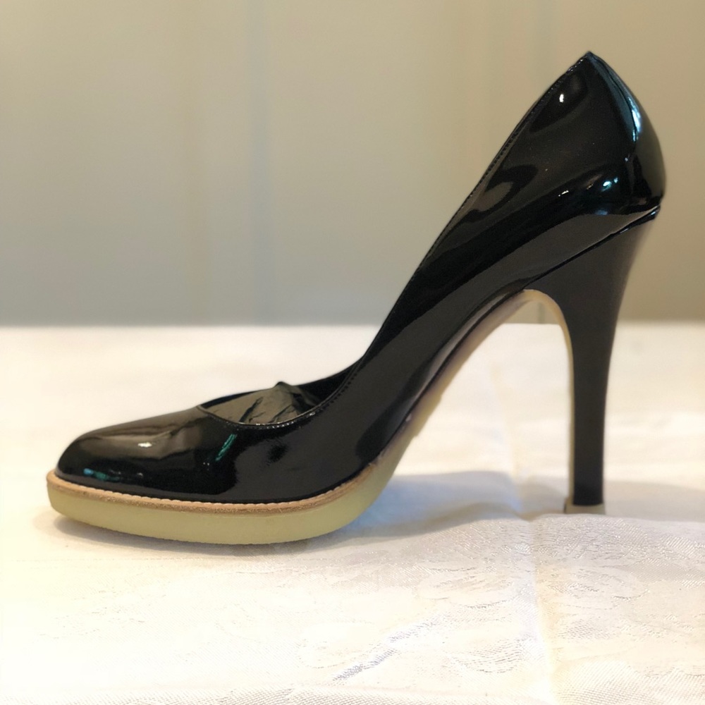 Gucci Black patent leather pumps